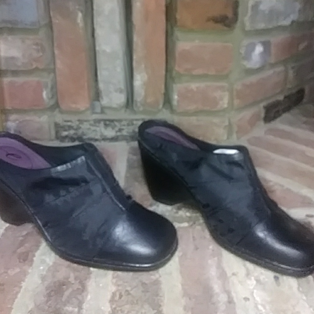 Black Comfy Wedges!
